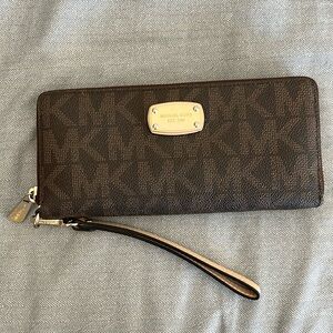 Michael Kors wristlet/wallet